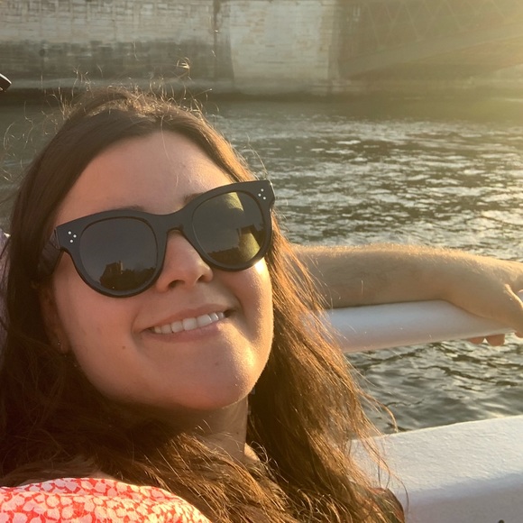 Meet your Posher, Cemre - Picture 1 of 1